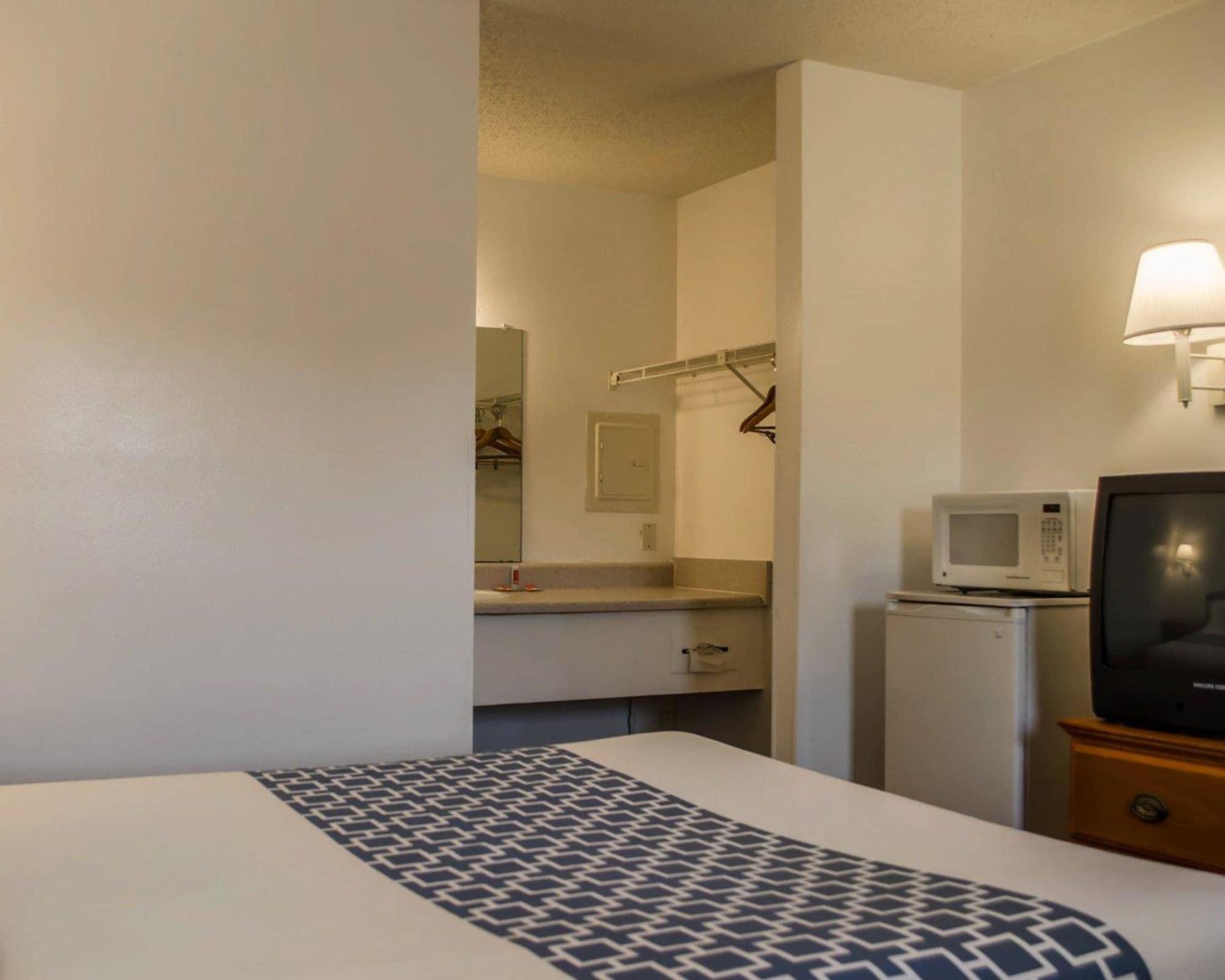 קריסטל ריבר Econo Lodge מראה חיצוני תמונה