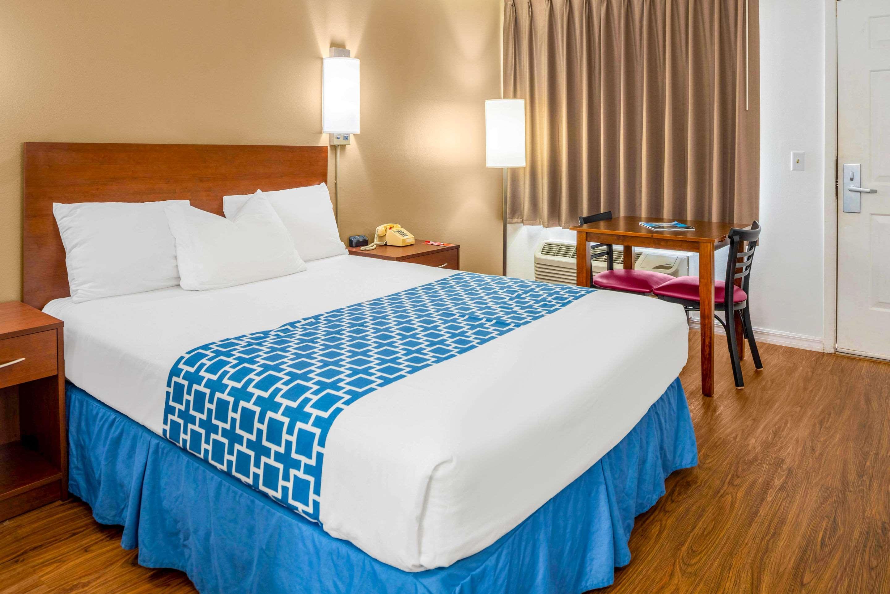 קריסטל ריבר Econo Lodge מראה חיצוני תמונה