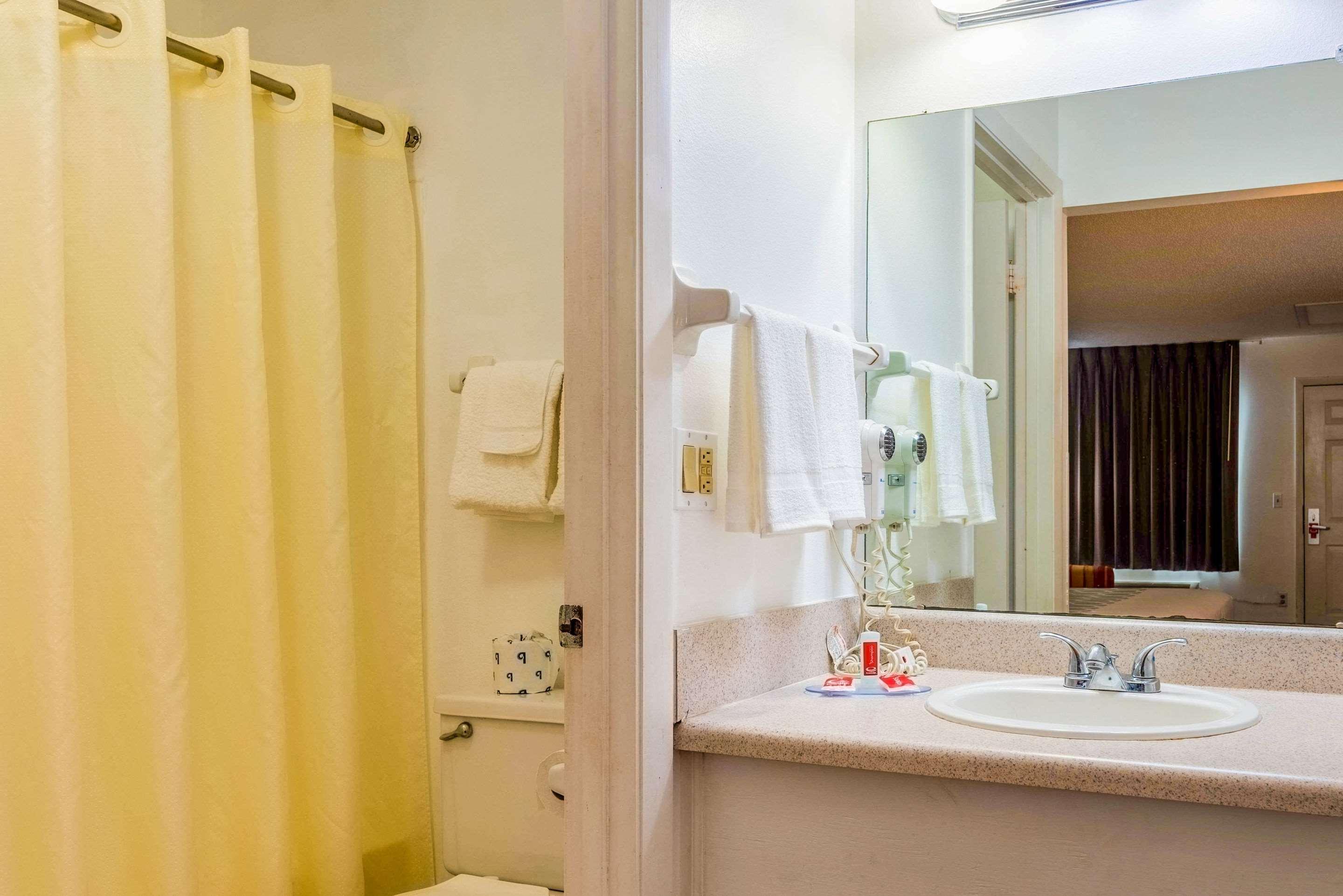 קריסטל ריבר Econo Lodge מראה חיצוני תמונה