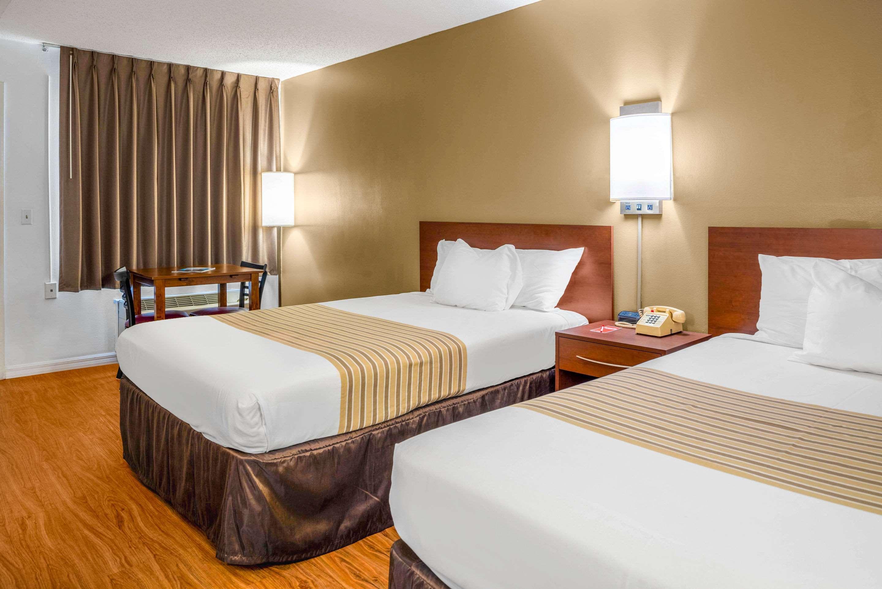 קריסטל ריבר Econo Lodge מראה חיצוני תמונה