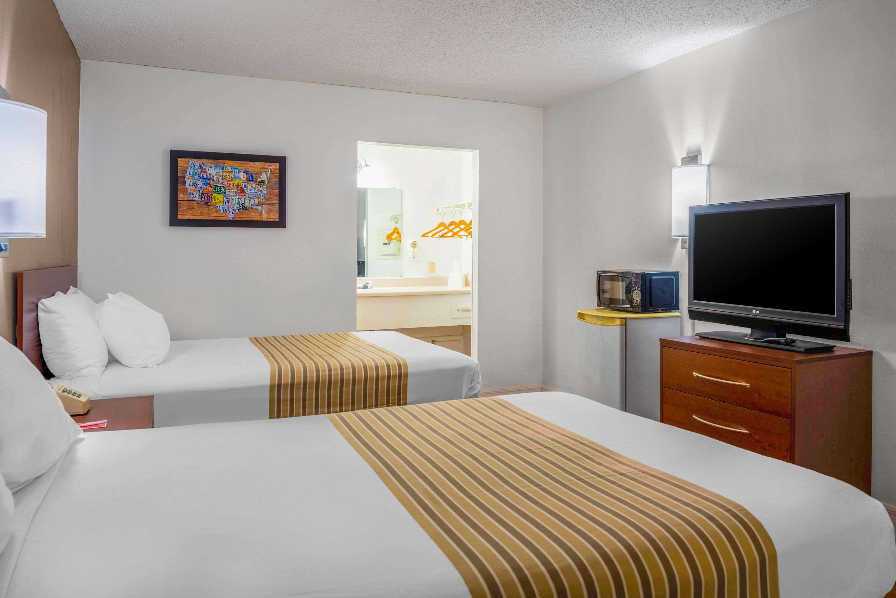 קריסטל ריבר Econo Lodge מראה חיצוני תמונה